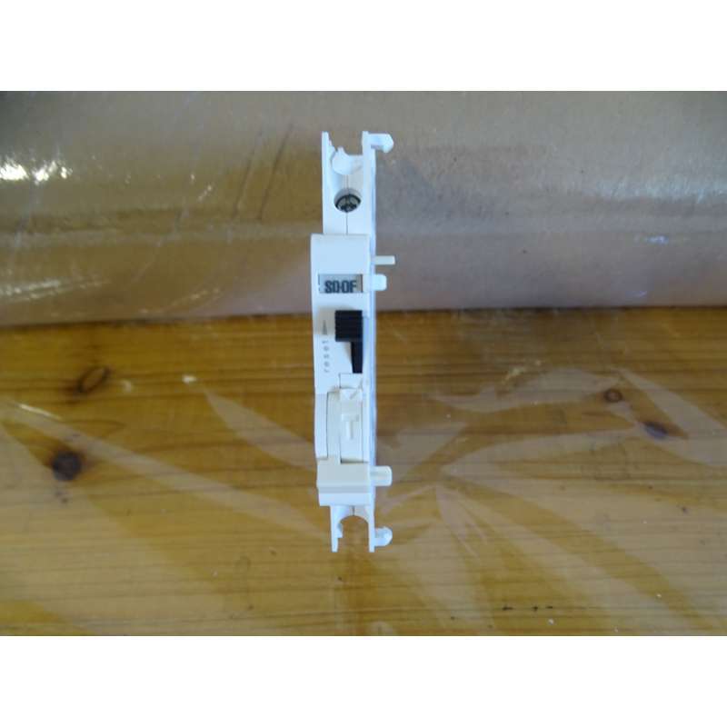 Schneider A9N26929 Contacts Of + / SD pour C40/C120/ Id C40/C40 Vigi / C60H-DC