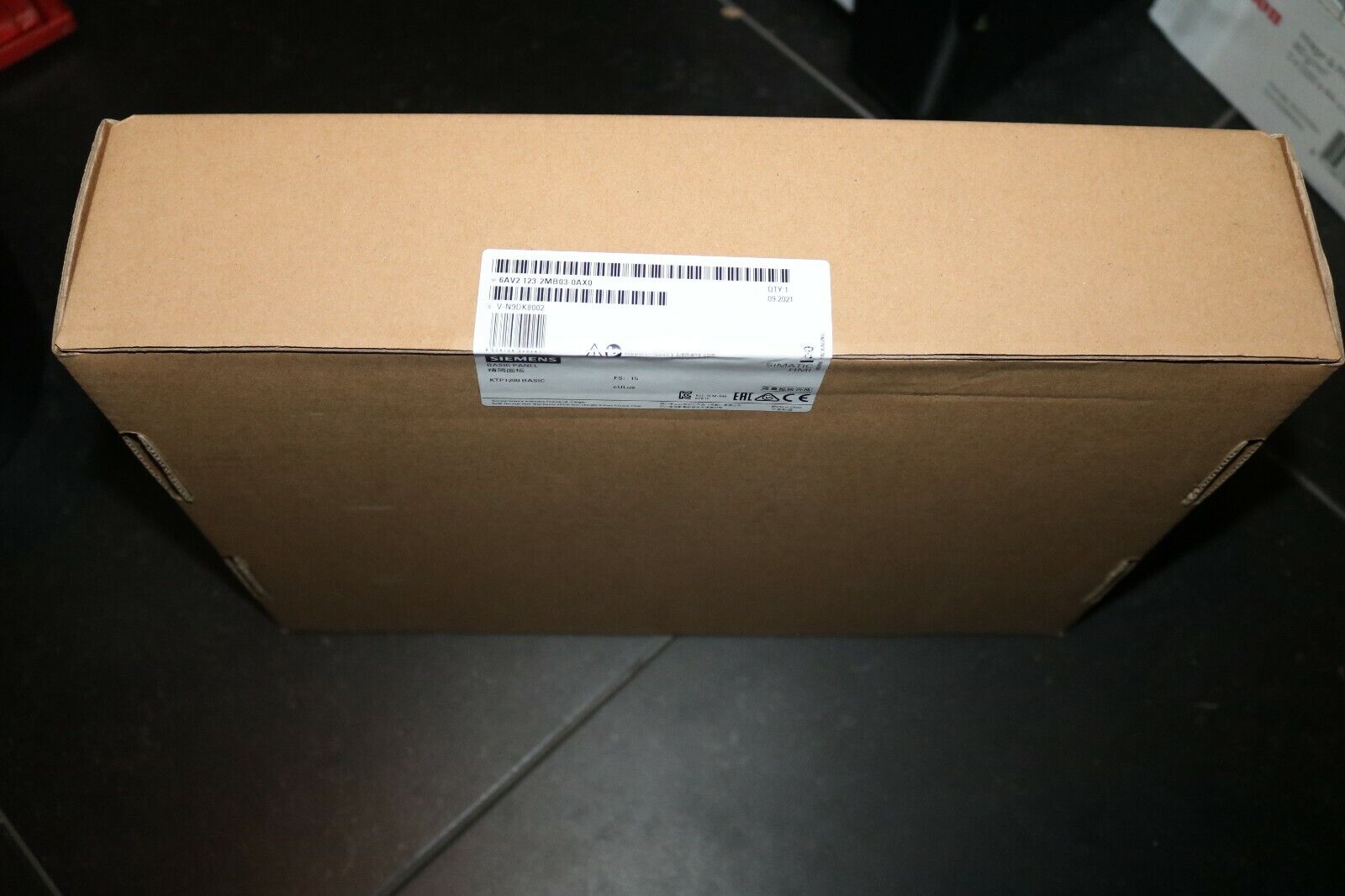 Siemens Simatic KTP1200 Basic 6AV2 123-2MB03-0AX0 6AV2123-2MB03-0AX0 NEW NEUF