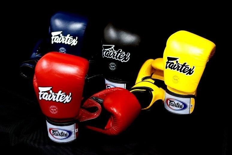 Fairtex Universal Atmungsaktive Boxhandschuhe TightFit Design 7 Tage Maßanfer...