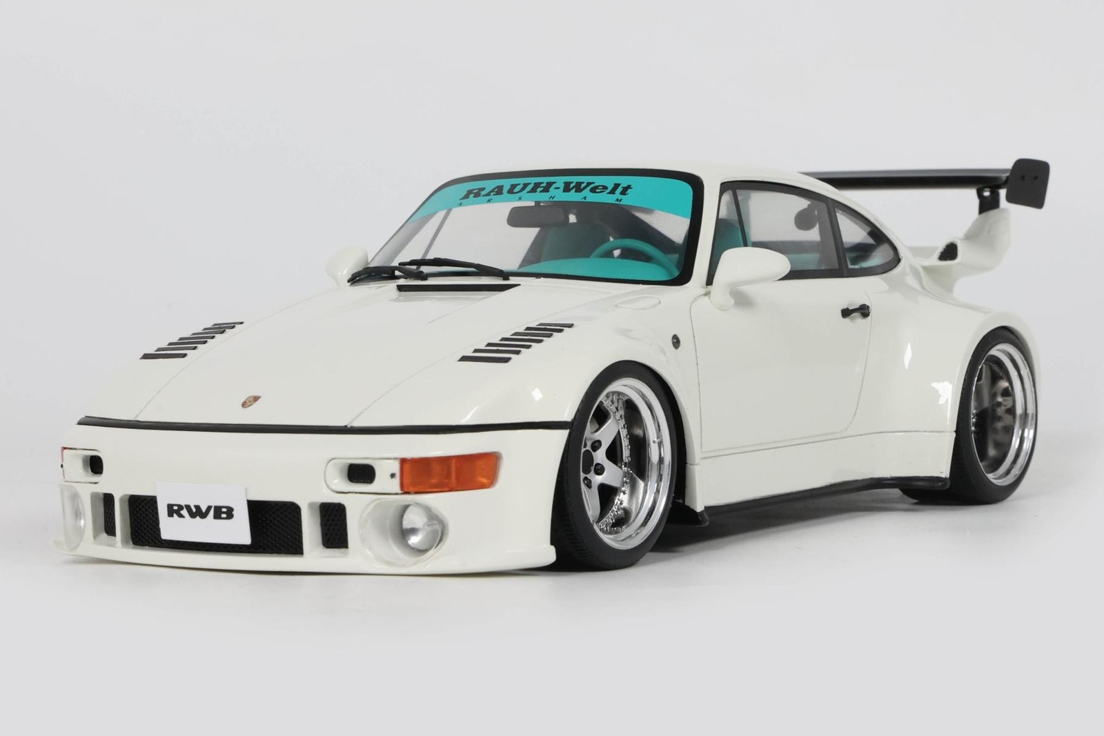 GT506 Preorder Porsche RWBA 911 Flat Nose Grand Prix White GT Spirit 1/18