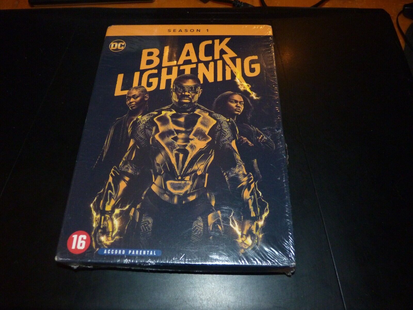 COFFRET 4 DVD NEUF "BLACK LIGHTNING - SAISON 1"
