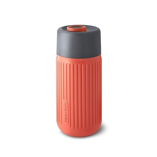 Black + Blum Glas To-Go Becher | Coral | 340 Ml | Leichtes Borosilikatglas | Rutschfeste, Isolierende Silikonhülle | 100% Auslaufsicher | Verriegelbar