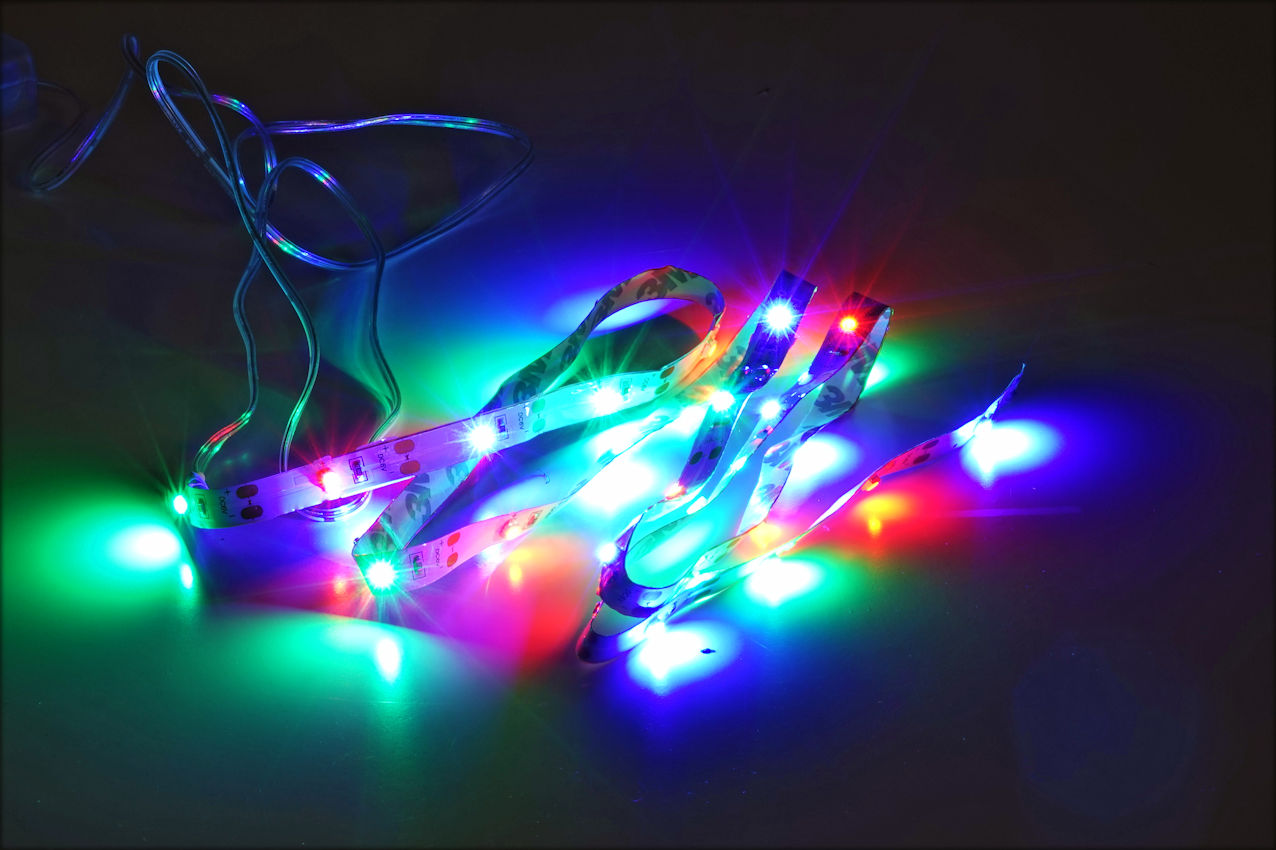 LED Leiste in 3 Farben - 1-3 Meter - Batterie - Strip e Band Schrankbeleuchtung