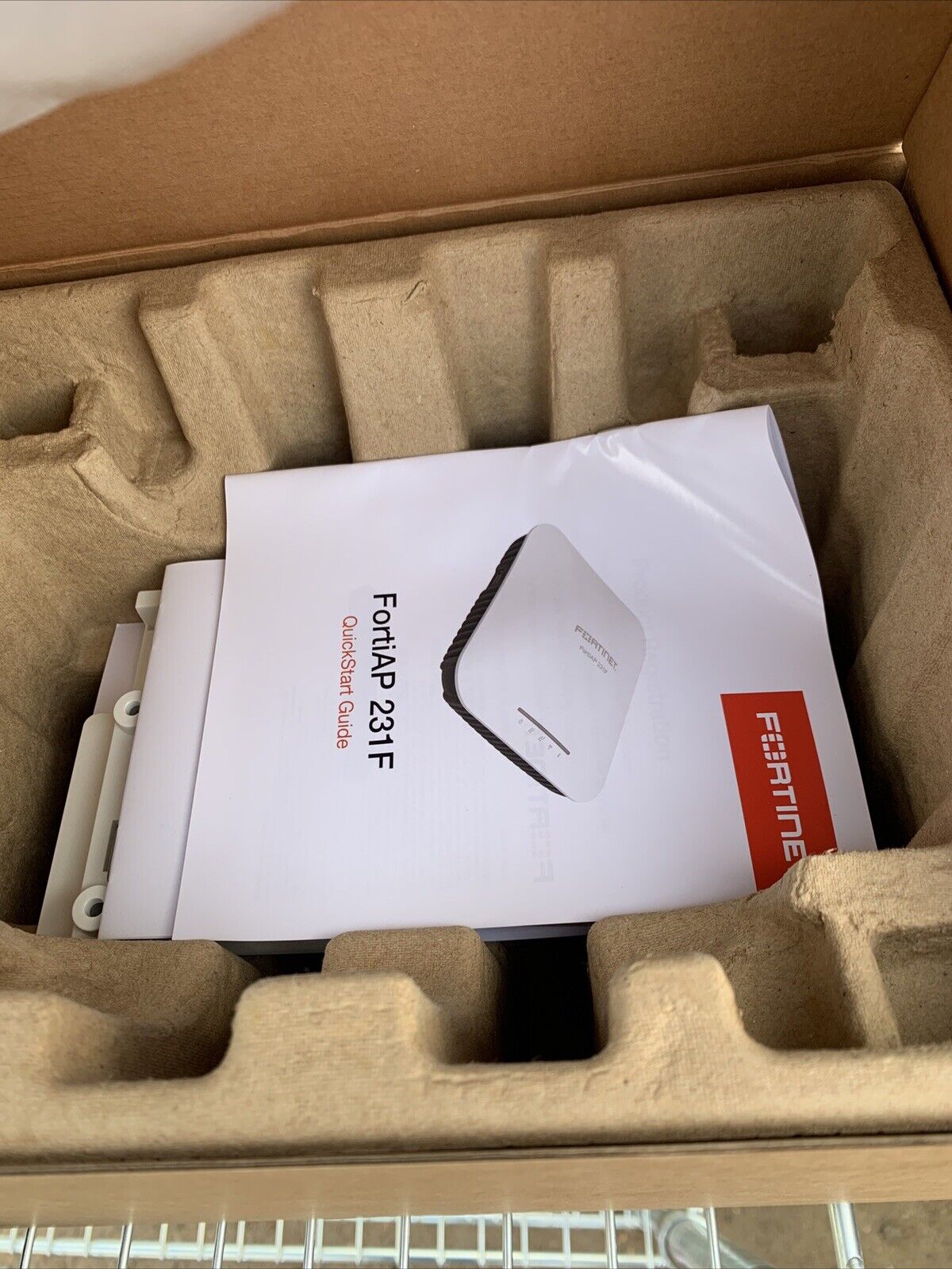 Fortinet INDOOR Wireless AP - TRI RADIO - Access Point - WLAN (FAP-231F)
